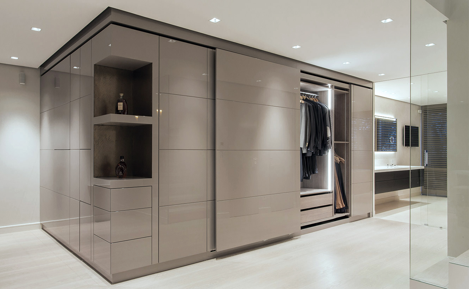 Kleiderschrank